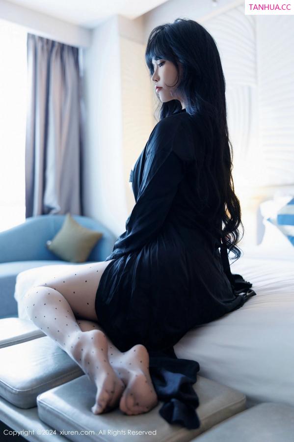 小娜比  [XiuRen]高清写真图 2024.12.10 No.9575 娜比 黑丝美腿第68张图片